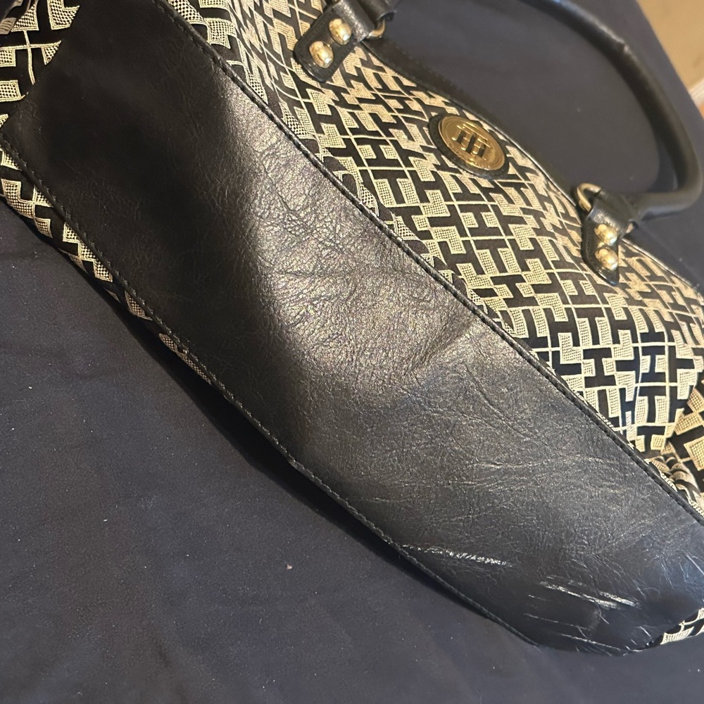 Tommy Hilfiger Black and Gold Patterned Shoulder Bag - Picture 4 of 16